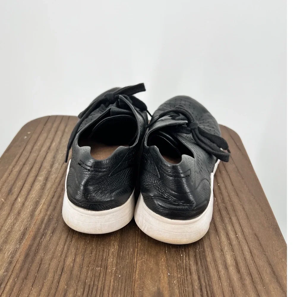 UGG Tye Stardust Black Pebbled Leather Perforated Sneakers 1092577 Womens 7